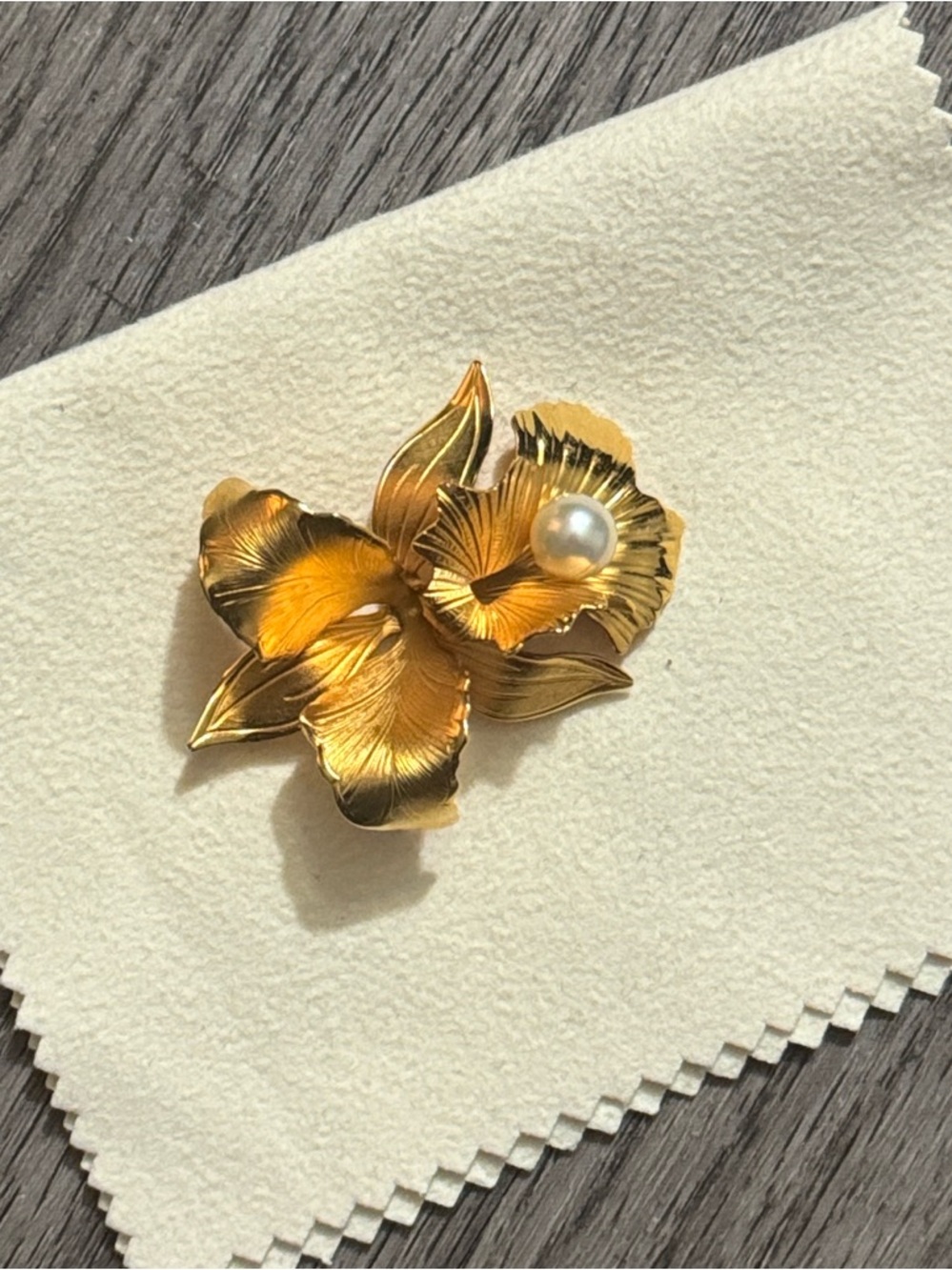 Vintage Orchid brooch by Cerrito gold pearl flower